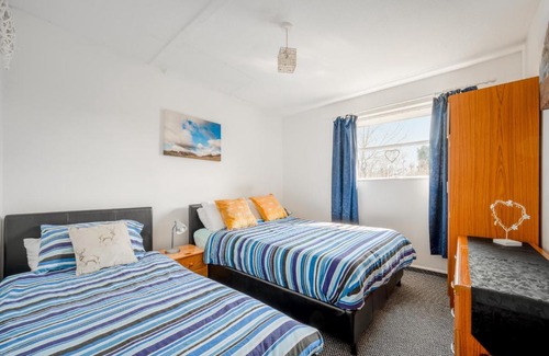 Contin Ski Chalet | Cozy Chalet in Strathpeffer Highlands river views