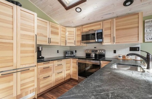 Pocono Lake House | Cozy chalet/poos/close to lake/bikes/kayak