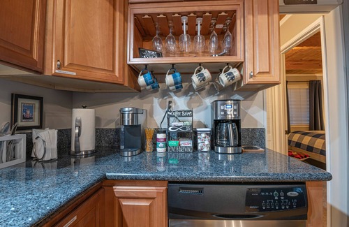 Big Bear Lake Cabin | Cozy Chalet❤️Spa Dog Friendly Fenced FirePit Near Village Mountain View
