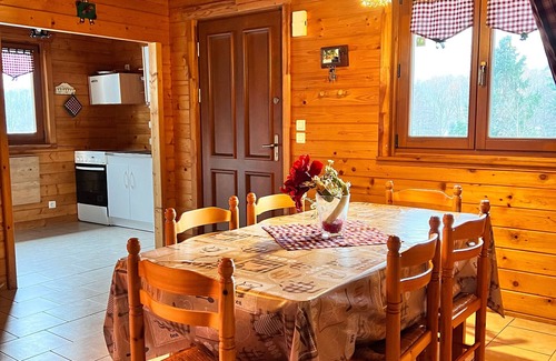 Taintrux Cottage | Cozy chalet with fireplace in Taintrux