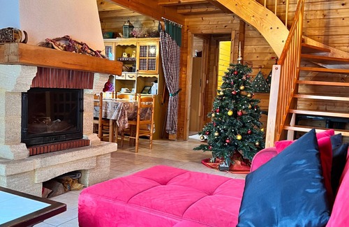 Taintrux Cottage | Cozy chalet with fireplace in Taintrux