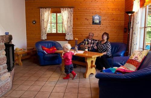 Schoenecken Ski Chalet | Cozy chalet with fireplace located in wooded area