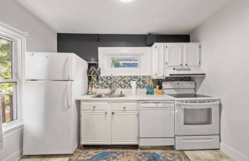 Clifton Apartment | Cozy & Charming Frankfort Ave Apartment Hideaway