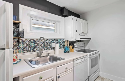 Clifton Apartment | Cozy & Charming Frankfort Ave Apartment Hideaway
