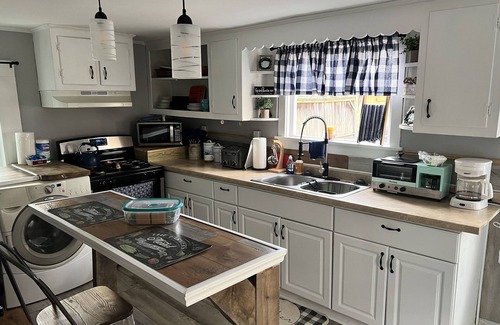 Cayuga Cottage | Cozy & cheerful 3 bedroom cottage on Cayuga Lake