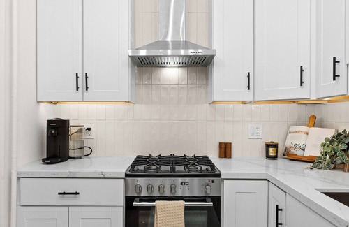 Downtown Oakland Apartment | Cozy chic downtown Oakland condo.