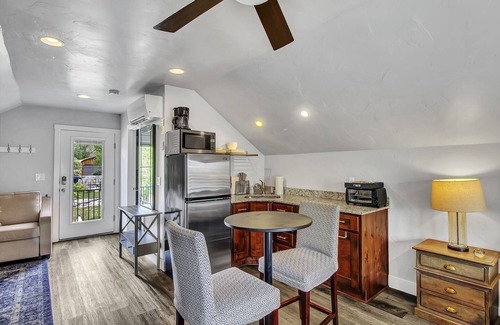 Canyon Rim Apartment | Cozy, classy, and convenient Sugarhouse Studio