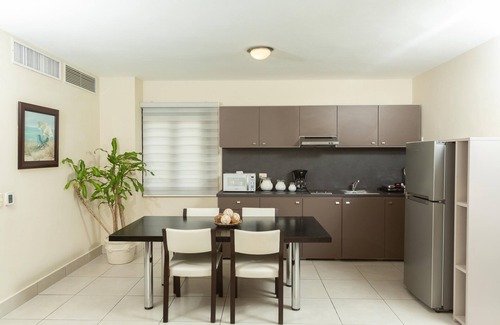Munoz Apartment | COZY & CLEAN 1 Bedroom Royal suite 5 star amenities