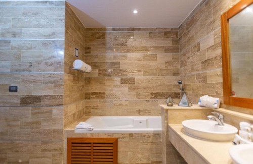 Munoz Apartment | COZY & CLEAN 2 Bed Studio With 5 star amenities