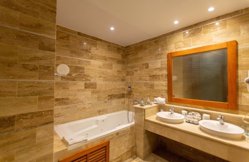 Munoz Apartment | COZY & CLEAN 2 Bed Studio With 5 star amenities