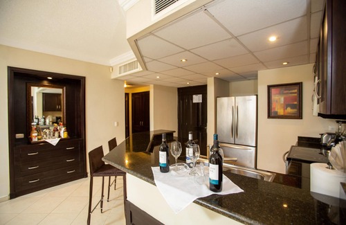 Munoz Condo | COZY & CLEAN 2 Bedroom Presidential Suite next to beach