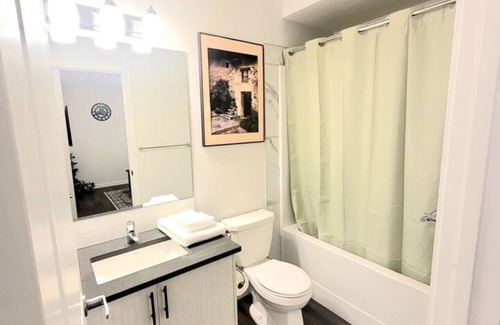 Southeast Calgary House | Cozy & Clean 2Bedrms (2 Queen Beds) + Free Street Parking