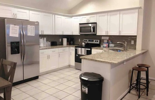 Greenview Shores Villa | Cozy! Clean 4 Bedroom Villas in Wellington