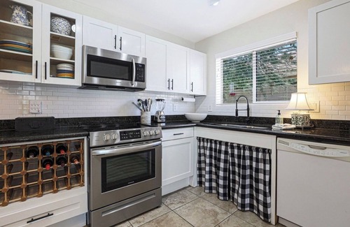 Mountain Vista Ranch House | Cozy, clean desert get away with private pool and cactus garden
