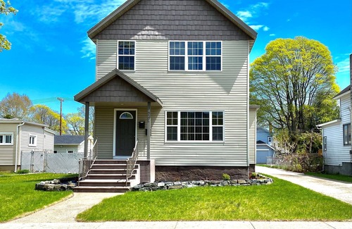 Escanaba Apartment | Cozy & Clean Loft Near Lake Michigan – Ideal for Work & Play!
