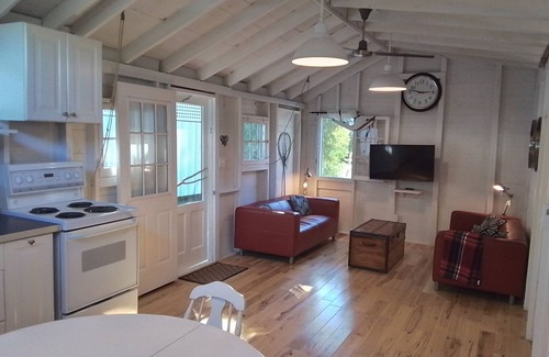 Sauble Beach Cottage | Cozy, clean, newly renovated two bedroom cottage on the waterfront.