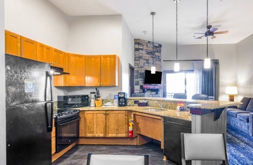 Lake Delton Condo | Cozy Club Wyndham Glacier Canyon, 1 Bedroom Deluxe Suite