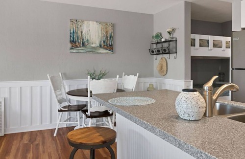 Surf City Condo | Cozy Coastal Farmhouse Beach condo w/pool