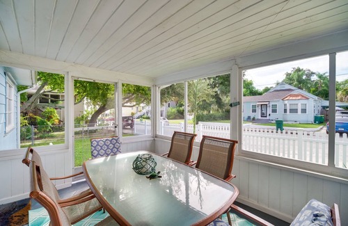 Cocoa Cottage | Cozy Cocoa Home - Walk to River & Historic Village