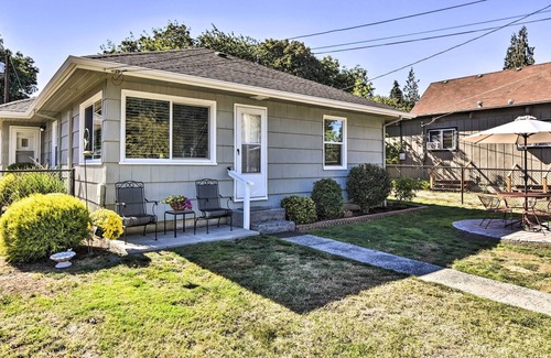 Columbia City House | Cozy Columbia City Getaway - Steps to River!