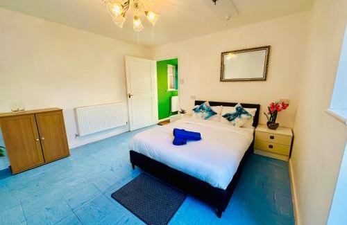 Tunstall House | Cozy Comfort Suite
