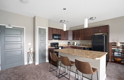 West Des Moines Apartment | Cozy Comfort with Balcony and Garage