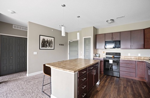 West Des Moines Apartment | Cozy Comfort with Balcony and Garage