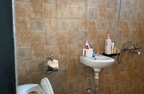 Kireka House | Cozy comfortable warm clean beautiful tiny house with very good accessibility.