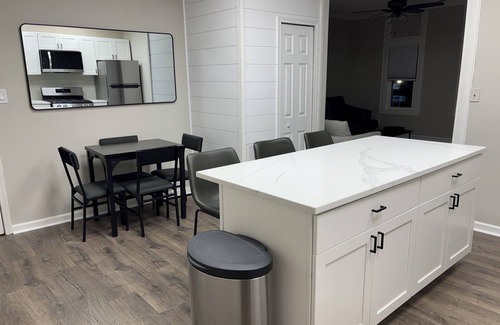Oxford Apartment | Cozy completely remodeled 1-bedroom apartment in the heart of Downtown Oxford.