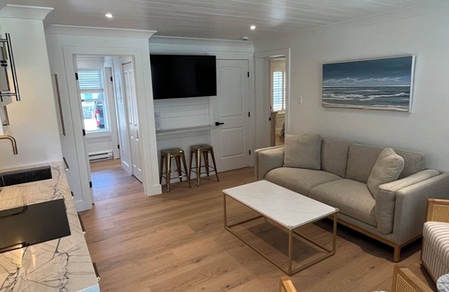 Avalon Condo | COZY Condo by the SEA!