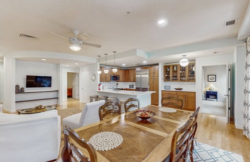 Sandbridge Condo | Cozy condo close to beach with AC, W/D, fitness room & pool
