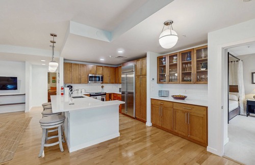Sandbridge Condo | Cozy condo close to beach with AC, W/D, fitness room & pool