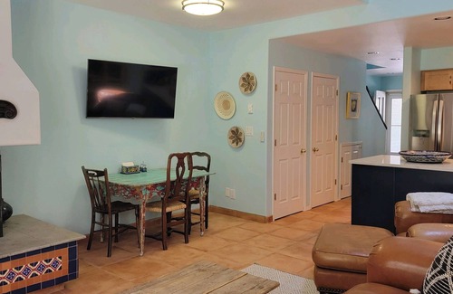 Cloudcroft Condo | Cozy Condo for 6 with wooded back patio & grill. 1 mile to town square.