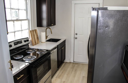 Metropolitan Condo | Cozy Condo in Downtown! Starland District!