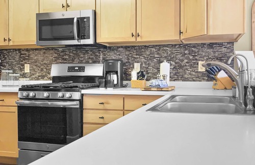 Kimball Junction Condo | Cozy Condo in Park City w/ Pool & Hot Tub D208 Short Drive to Outdoor Adventure!