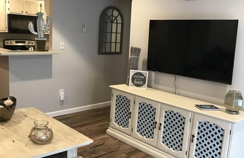 Woodlands Village Condo | Cozy Condo near NAU!