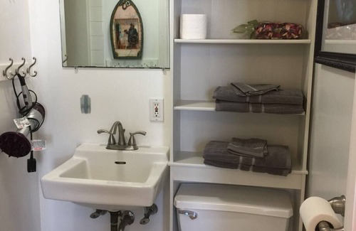 Misquamicut Condo | Cozy Condominium Walking To The Misquamicut Beach.Unit One
