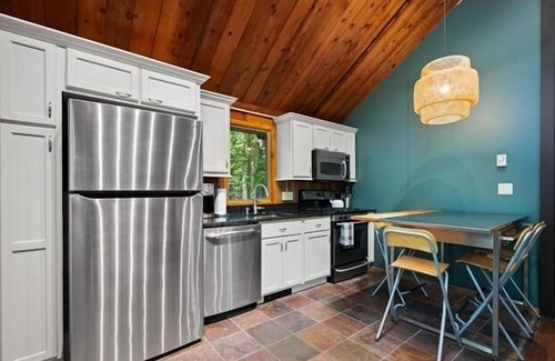 Pocono Pines House | Cozy Contemporary Perfect for Couples or Small Family Retreat