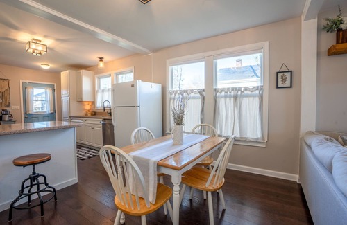 Alcoa House | Cozy Convenient Cottage