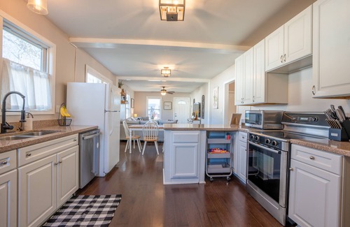 Alcoa House | Cozy Convenient Cottage