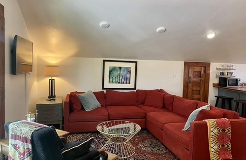 Austin House | Cozy Cool Apartment on 6th Street!nWALK TO ACL FEST!