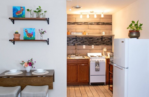 Dallas Apartment | Cozy Coop-10 min-DT Dallas-Full Kitchen & Private Patio