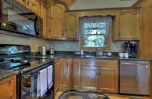 Eagle Mountain Cabin | Cozy Coosawattee cabin with a fire pit! - Cardinal Cabin