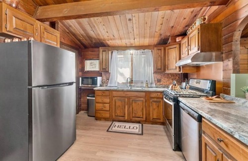 Sioux Falls Cabin | Cozy Copper Cabin in the City - the whole place is yours!