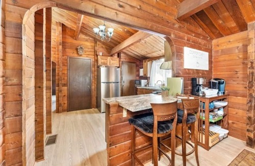 Sioux Falls Cabin | Cozy Copper Cabin in the City - the whole place is yours!