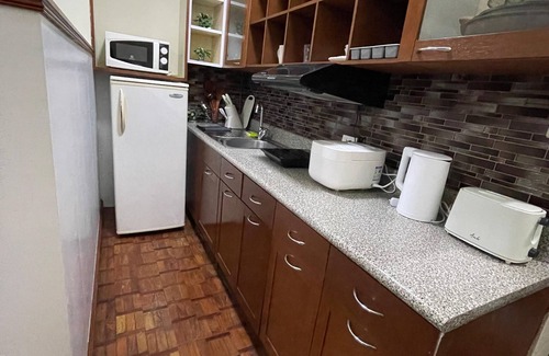 Legazpi Village Condo | Cozy corner Across Greenbelt5. WiFi.Pool.Netflix
