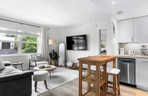 Hendricks and Venice Isles Condo | Cozy corner condo, just renovated, pool views