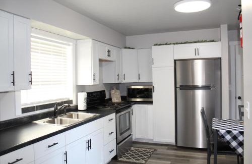 Wellston House | Cozy Corner Cottage