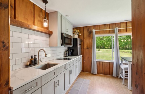 Rising Sun Apartment | Cozy Corner: Relax on an Amish Equestrian Farm