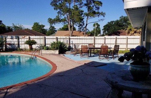 Chalmette House | Cozy corner six mile from French Quarter!